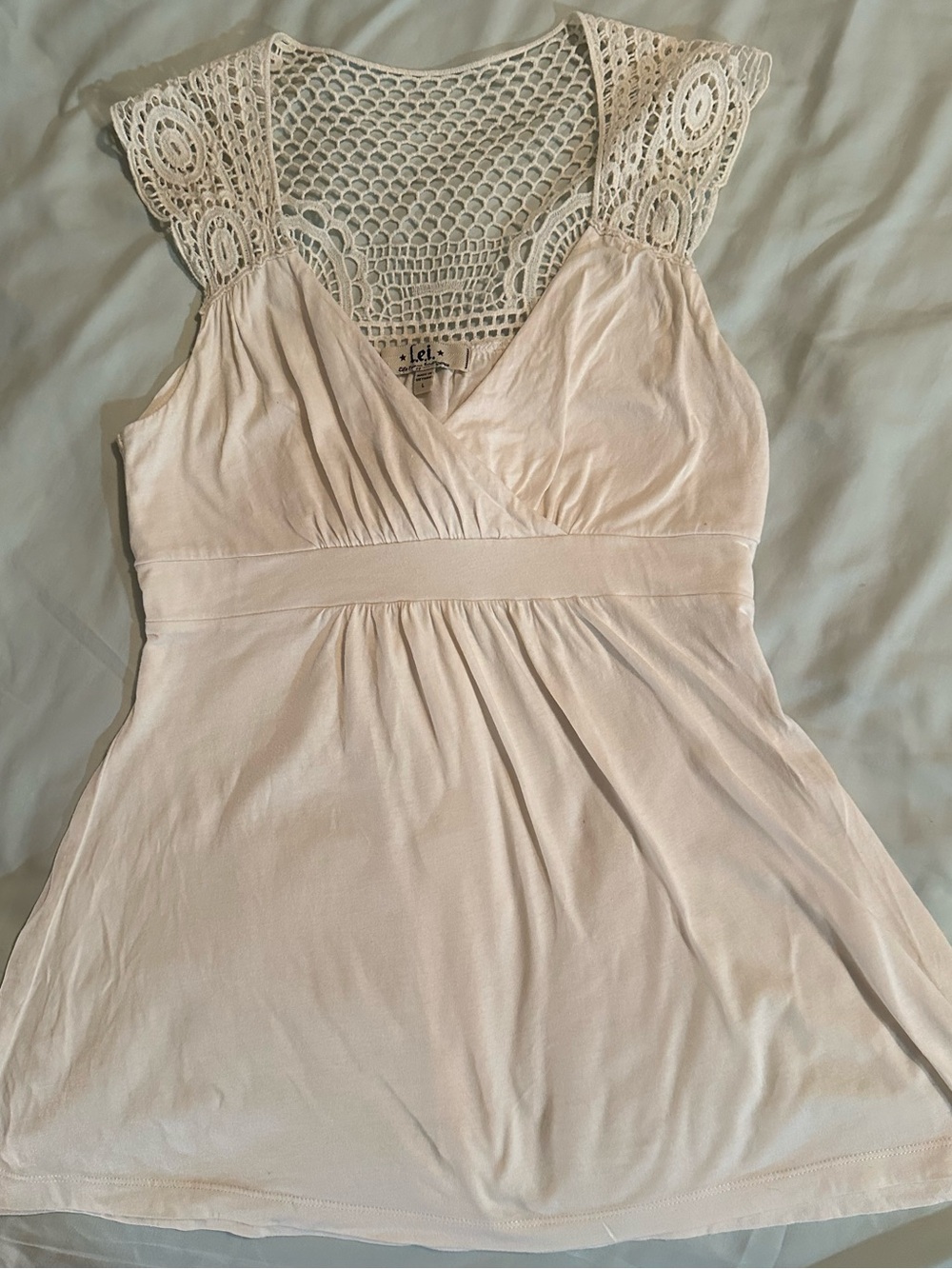 Y2K l.e.i. Crochet Back V-Neck Tank Top in Cream large 2000s